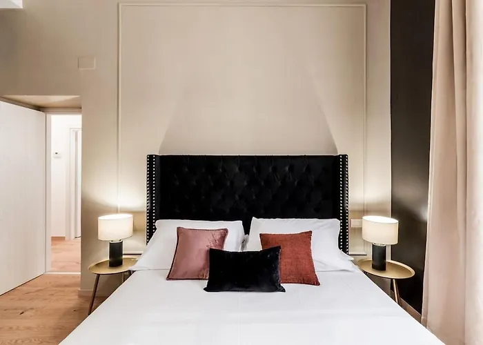 4 Bedrooms, Luxury 5 Minutes From The Colosseum Jacuzzi
