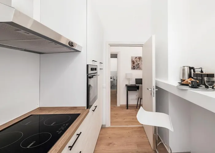 4 Bedrooms Luxury Jacuzzi - 10 Min Metro To Colosseum