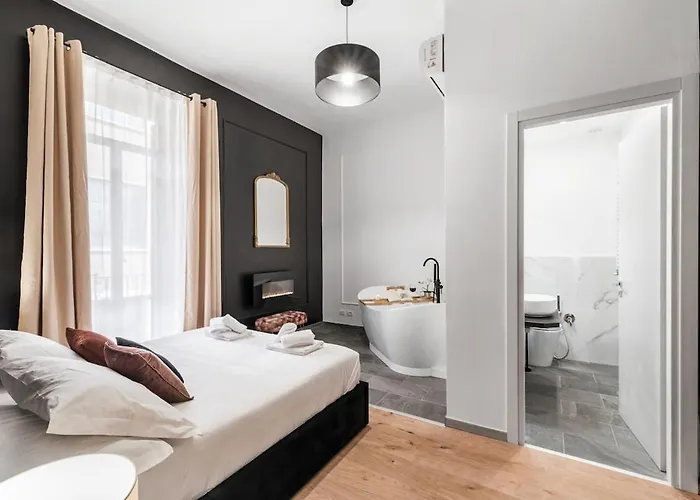 4 Bedrooms, Luxury 5 Minutes From The Colosseum Jacuzzi Apartment