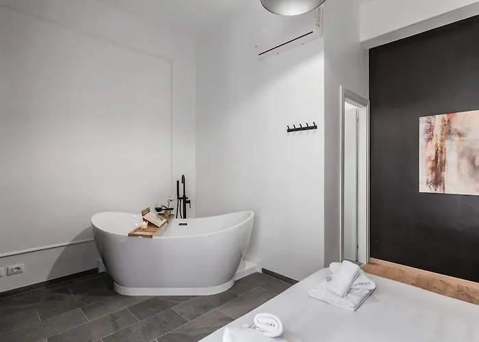 4 Bedrooms Luxury Jacuzzi - 10 Min Metro To Colosseum * Roma