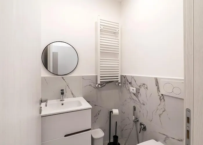 4 Bedrooms Luxury Jacuzzi - 10 Min Metro To Colosseum * Roma