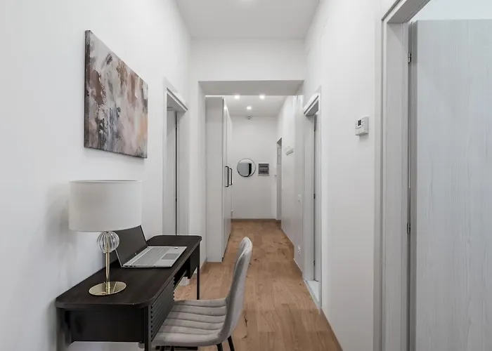 4 Bedrooms Luxury Jacuzzi - 10 Min Metro To Colosseum Daire *