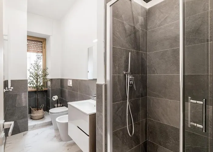 4 Bedrooms, Luxury 5 Minutes From The Colosseum Jacuzzi Apartment *