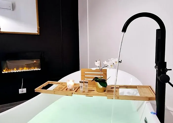4 Bedrooms, Luxury 5 Minutes From The Colosseum Jacuzzi Apartment Rom